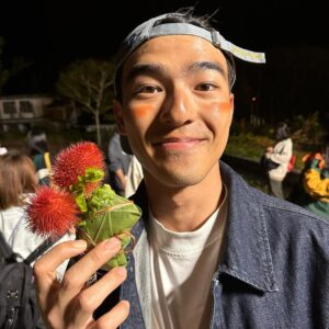 Edward Chen Instagram - 人生第一次實境就這樣完成了

首先要先謝謝小任，一開始我怕得要死，每天她都在我旁邊像帶小孩一樣怕我餓拍我睏，阿我就像小孩子一樣放電放完就臭臉，這次還多了一個短短，真的最累的是她！

再來是謝謝這趟旅程遇到的所有人，很開心交到一群無話不談的朋友，很開心這過程裡面有開心、難過、爭執、和解，這些過程都因我們的真心而到達一個美麗的和諧，謝謝你們讓我知道與其擔心自己做不到更應該相信所有人都會幫你完成它！愛你們光開門的每位夥伴！

最後，謝謝所有支持跟知道光開門的朋友們，謝謝你們願意用心感受，然後跟著我們生活很多很多天，慢慢的瞭解我們、鼓勵跟愛我們！也許不是多好，但因為你們的支持我相信它更好一點點了！

@light.reality.tv @ericchou0622 @zkuanchen @chenyihan1112 @loveruby_official @cheryllovel0ve @aohsuehfu
