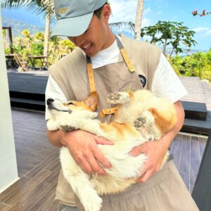 Edward Chen Instagram - 人生第一次實境就這樣完成了

首先要先謝謝小任，一開始我怕得要死，每天她都在我旁邊像帶小孩一樣怕我餓拍我睏，阿我就像小孩子一樣放電放完就臭臉，這次還多了一個短短，真的最累的是她！

再來是謝謝這趟旅程遇到的所有人，很開心交到一群無話不談的朋友，很開心這過程裡面有開心、難過、爭執、和解，這些過程都因我們的真心而到達一個美麗的和諧，謝謝你們讓我知道與其擔心自己做不到更應該相信所有人都會幫你完成它！愛你們光開門的每位夥伴！

最後，謝謝所有支持跟知道光開門的朋友們，謝謝你們願意用心感受，然後跟著我們生活很多很多天，慢慢的瞭解我們、鼓勵跟愛我們！也許不是多好，但因為你們的支持我相信它更好一點點了！

@light.reality.tv @ericchou0622 @zkuanchen @chenyihan1112 @loveruby_official @cheryllovel0ve @aohsuehfu