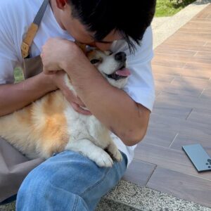 Edward Chen Instagram - 人生第一次實境就這樣完成了

首先要先謝謝小任，一開始我怕得要死，每天她都在我旁邊像帶小孩一樣怕我餓拍我睏，阿我就像小孩子一樣放電放完就臭臉，這次還多了一個短短，真的最累的是她！

再來是謝謝這趟旅程遇到的所有人，很開心交到一群無話不談的朋友，很開心這過程裡面有開心、難過、爭執、和解，這些過程都因我們的真心而到達一個美麗的和諧，謝謝你們讓我知道與其擔心自己做不到更應該相信所有人都會幫你完成它！愛你們光開門的每位夥伴！

最後，謝謝所有支持跟知道光開門的朋友們，謝謝你們願意用心感受，然後跟著我們生活很多很多天，慢慢的瞭解我們、鼓勵跟愛我們！也許不是多好，但因為你們的支持我相信它更好一點點了！

@light.reality.tv @ericchou0622 @zkuanchen @chenyihan1112 @loveruby_official @cheryllovel0ve @aohsuehfu