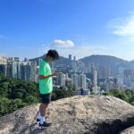 Edward Chen Instagram - 短暫的逃離了社群一下… 前陣子，因為拍戲的關係我把它都刪了… 這是我專心的一種辦法，刻在的時候我也是這麼做的。 沒有社群之後，我發現我會無意識的把手機滑開，但我不知道自己要點開什麼後又把手機關了起來，過一陣子後才能習慣沒有它的日子… 後來我變得很平靜，我多了好多時間去看「人」和感受、回想「事」，想通了好多事情，情緒跟心思也慢慢找回細膩 戲拍完了，它回來了… 看來它沒有不習慣我的不在，但我變得不習慣了，因為它，我最近被撕裂了好幾次，也受傷了好幾回，想想它可能是我跟很多人的唯一連結所以選擇鼓起勇氣，但希望它終究不要是那個你認識我的唯一方式。 努力看不到，但努力看得見，繼續生活。
