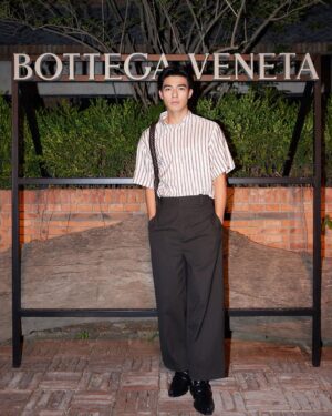 Edward Chen Instagram - Loved the show!🩵 Let’s see what a wonderful night～Fantastico！👜🕶️
#bottegaveneta @matthieu_blazy