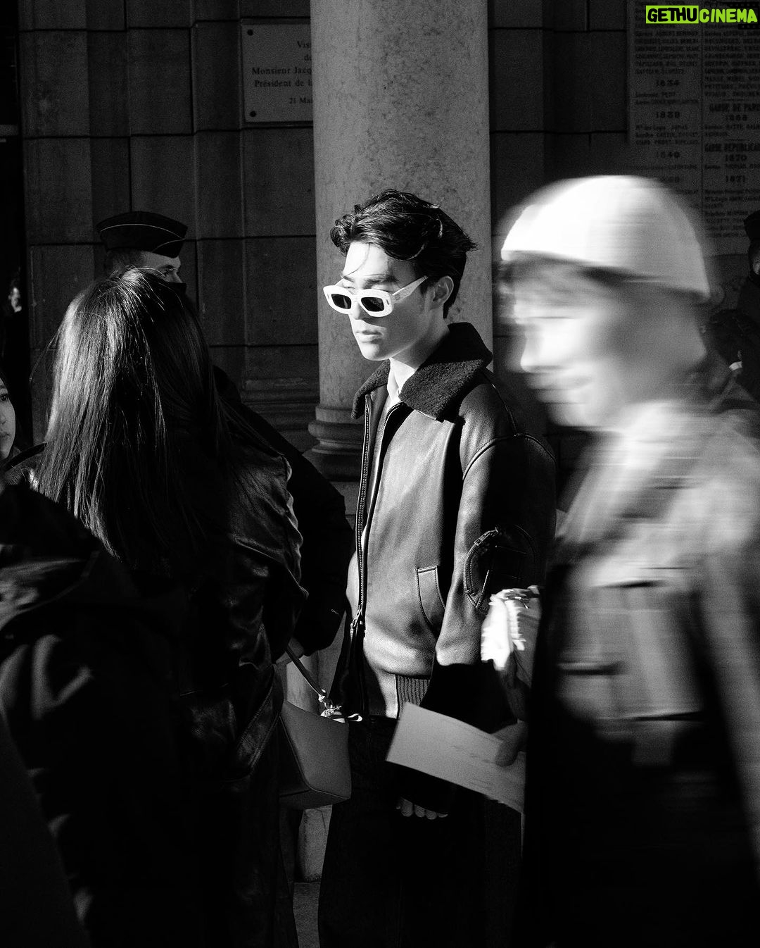 Edward Chen Instagram - C‘est superbe! 我看完秀了! #loewe2024秋冬男装秀 這一季的服裝我都超愛!謝謝 @jonathan.anderson 和 @loewe 的邀請!非常開心的一次看秀體驗~