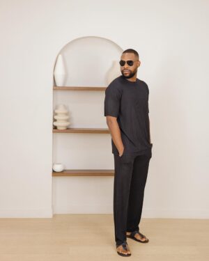 Efa Iwara Instagram - I’ve always wanted to explore the stylish side of loose fitting clothes.

My most comfortable outfit yet 🔥 

Introducing the Curban pleat loosefit two piece set.
(It’s the last slide for me 😂)

TO ORDER :
Whatsapp 08038438212
Or
www.curbanplace.com 

Photography - @uncleth14
Production - @demiladealao
