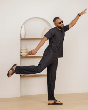 Efa Iwara Instagram - I’ve always wanted to explore the stylish side of loose fitting clothes.

My most comfortable outfit yet 🔥 

Introducing the Curban pleat loosefit two piece set.
(It’s the last slide for me 😂)

TO ORDER :
Whatsapp 08038438212
Or
www.curbanplace.com 

Photography - @uncleth14
Production - @demiladealao