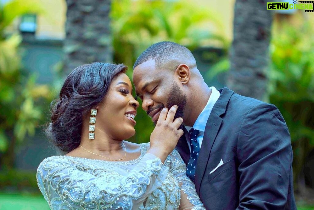 Efa Iwara Instagram - Marriage go fit me die! Looking forward to Love & Seclusion! I can assure you @topeolowoniyan and I were faking 🙄 #TripleThreatEFA Lagos, Nigeria