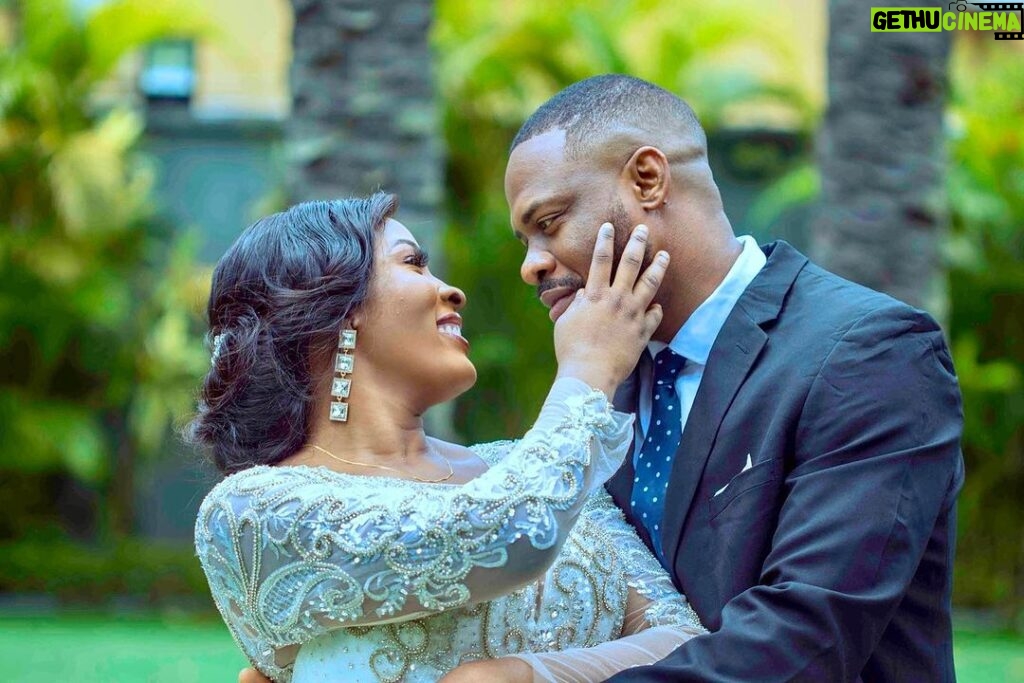 Efa Iwara Instagram - Marriage go fit me die! Looking forward to Love & Seclusion! I can assure you @topeolowoniyan and I were faking 🙄 #TripleThreatEFA Lagos, Nigeria
