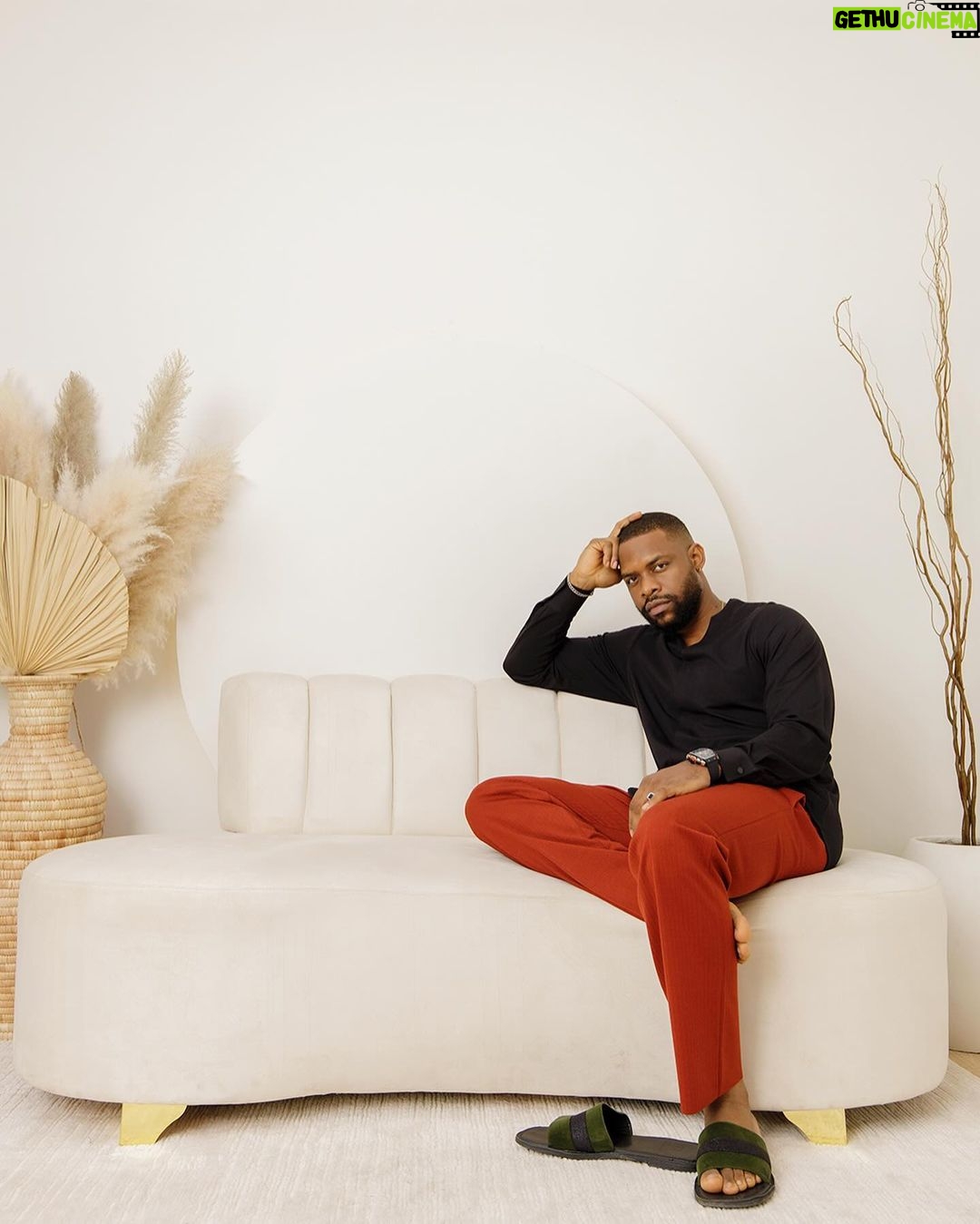 Efa Iwara Instagram - Redefining men’s essential garments creating a stylish, modern yet functional wardrobe. The Curban vinet loosefit set available to shop on www.curbanplace.com Photo- @uncleth14 #menswear #menstyle #mensstyle #mensfashion #mensclothing #casualoutfit #longsleeve #longsleeveshirt #blackshirt #menscasual Lagos, Nigeria