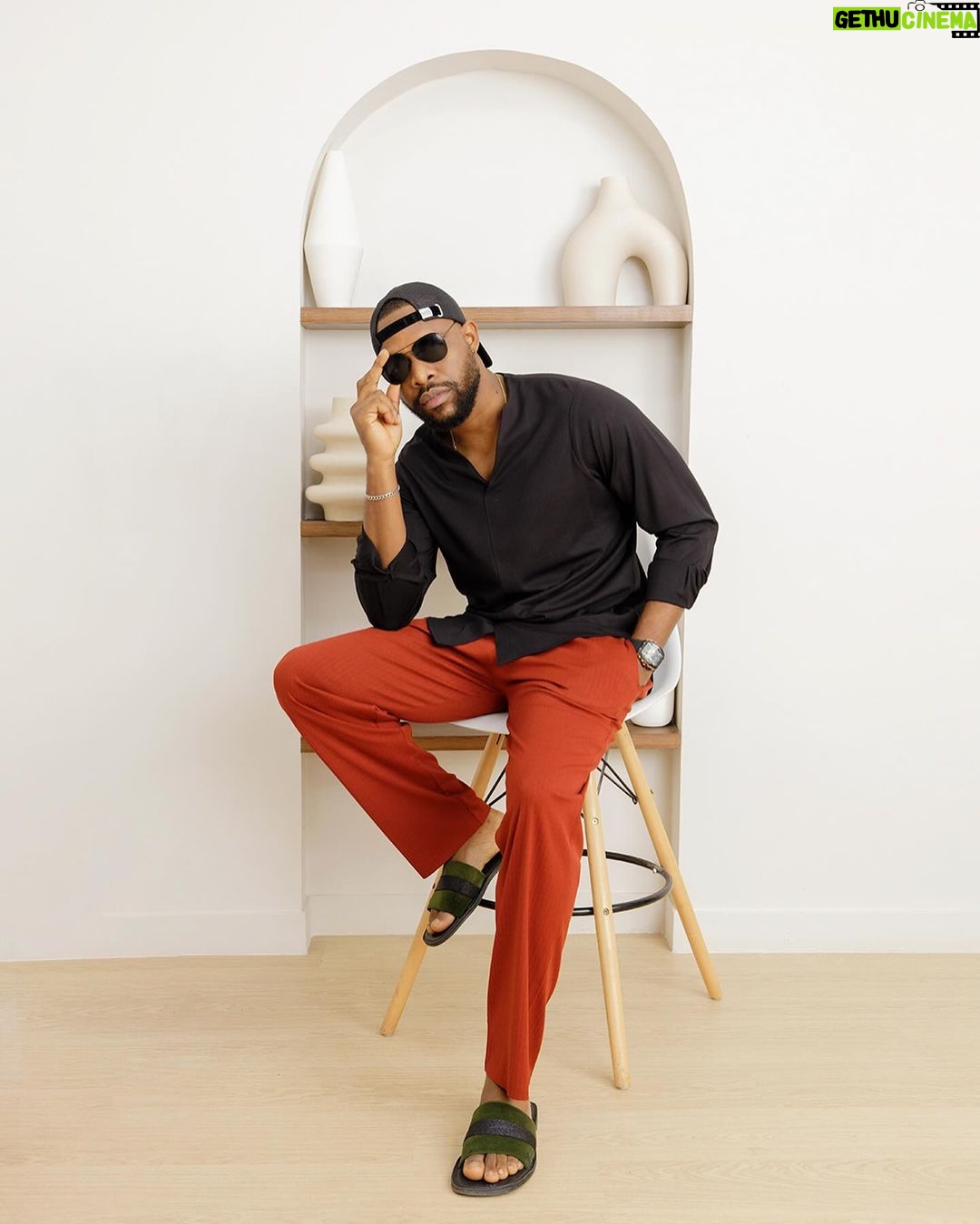 Efa Iwara Instagram - Redefining men’s essential garments creating a stylish, modern yet functional wardrobe. The Curban vinet loosefit set available to shop on www.curbanplace.com Photo- @uncleth14 #menswear #menstyle #mensstyle #mensfashion #mensclothing #casualoutfit #longsleeve #longsleeveshirt #blackshirt #menscasual Lagos, Nigeria