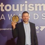 Eftyhis Bletsas Instagram – Την περασμένη εβδομάδα στα #tourismawards πήραμε Χρυσό βραβείο Ταξιδιωτικής εκπομπής για το “Τουρίστας στην πόλη μου” (επεισόδιο Happy Traveller στη Θεσσαλονίκη) που κάναμε σε συνεργασία με τον Οργανισμό Τουρισμού Θεσσαλονίκης!
@thessaloniki.travel
 Ευχαριστούμε!! 

ΥΓ ευκαιρία να με δείτε και με κουστούμι 😃