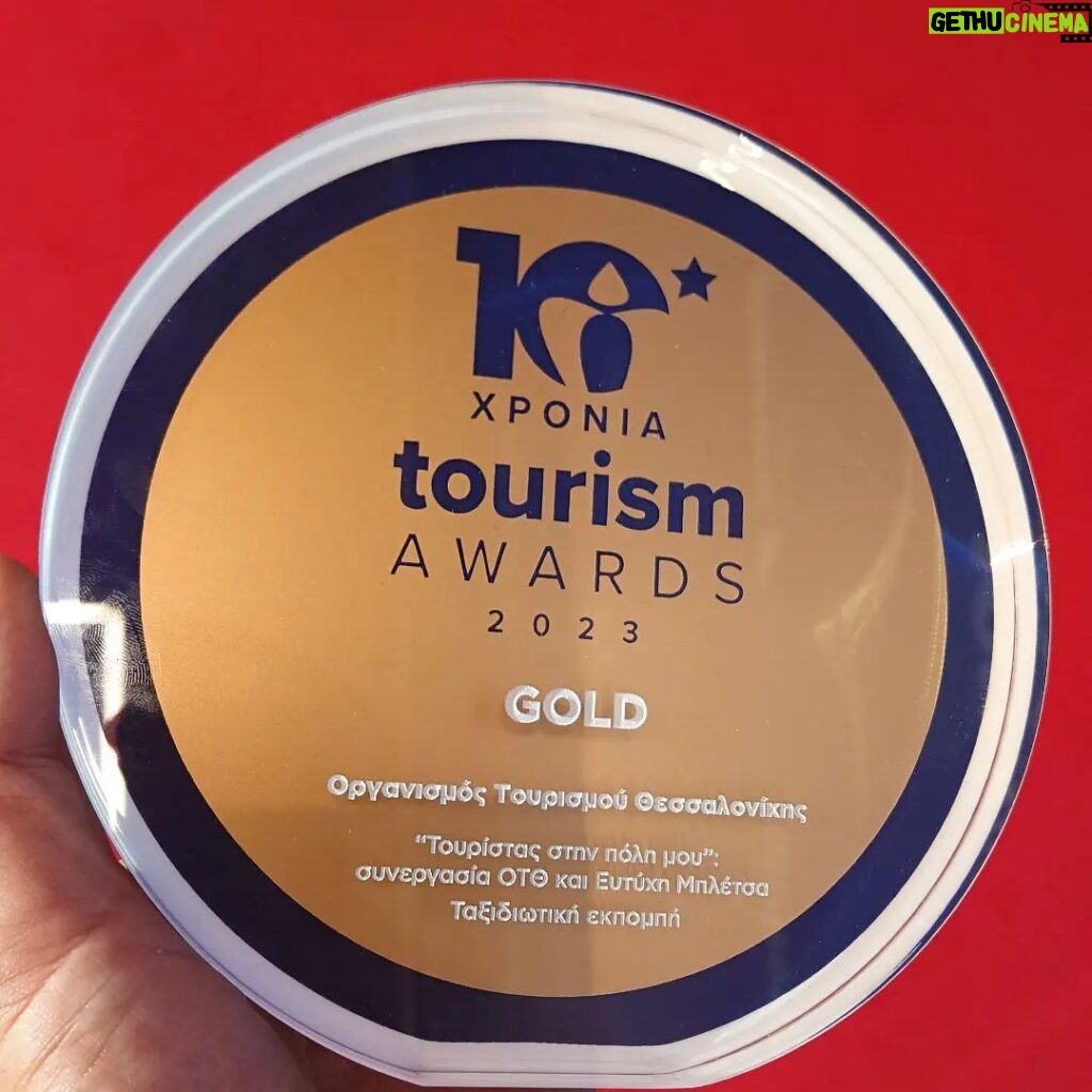Eftyhis Bletsas Instagram - Την περασμένη εβδομάδα στα #tourismawards πήραμε Χρυσό βραβείο Ταξιδιωτικής εκπομπής για το "Τουρίστας στην πόλη μου" (επεισόδιο Happy Traveller στη Θεσσαλονίκη) που κάναμε σε συνεργασία με τον Οργανισμό Τουρισμού Θεσσαλονίκης! @thessaloniki.travel Ευχαριστούμε!! ΥΓ ευκαιρία να με δείτε και με κουστούμι 😃