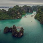 Eftyhis Bletsas Instagram - Η πιο ωραία τοποθεσία απο το ταξίδι μας στο Βιετνάμ αυτό το Σάββατο στο #happytraveller Κόλπος Χαλονγκ (Halong Bay). Ha Long Bay, Việt Nâm