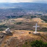Eftyhis Bletsas Instagram - Όρος Μοράβα (ή Μόροβα) και στο βάθος η Κορυτσά (Korce). To #happytraveller του Σαββάτου θα είναι συνέχεια του αφιερώματος μας στην 28η Οκτωβρίου και το έπος του '40 και θα δούμε το κομμάτι της Ελληνικής αντεπίθεσης σε περιοχές της σημερινής Αλβανίας. Κορυτσα, Αλβανια