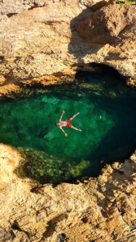 Eftyhis Bletsas Instagram - Στη πισίνα των Κουφονησίων με το drone στον αυτόματο πιλότο! #HappyTraveller Ολόκληρο το επεισόδιο ανέβηκε στο κανάλι μας στο YouTube.