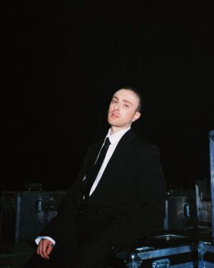 Egor Bulatkin Instagram - Пару слов про вчерашнее событие. Наша команда победила в эксклюзивном проекте «Голос. Уже Не Дети»! Победу принесла уникальная, скромная, супер простая и воспитанная девочка Вероника Сыромля, которая заслужила её на 100000%. Путь @veronika_syromlya был прекрасный и я рад и горд, что я услышал и не прошел мимо её таланта и вместе с моей командой нам удалось ТАК ГРОМКО расправить её крылья🪽Где Егор Крид и Народница?- говорили они? Где где… В Супер Финале)

Я расстроился, когда мы лишились моей 2й победительницы Рагды Ханиевой( не люблю я эти этапы на вылет) так как ее выступления и она сама, как человек и артист у меня глубоко в душе. Ее тембр, на который я обратил внимание и повернулся единственный, меня сразил еще на слепых. @ragda_kh , спасибо тебе за твой талант. Уверен, что в случае твоего прохода, ты бы тоже принесла нам победу! У тебя большое будущее, если не бросишь) 

Многие заметили, что я не подпрыгивал и не отмечал, когда увидел результаты голосования. Простите, но я просто реально отдал все силы без исключений. Внутри я просто сказал спасибо жизни за справедливость и с гордостью смотрел на счастливые глаза девочки, которая сама не ожидала, что все получится именно так. А ей, поверьте мне, очень важна и нужна эта победа. Наш супер финал - это настоящий командный дух. Мы выиграли силой всей команды. И какой крутой и мощный номер получился, а сделали мы его за сутки до эфира , потому что нам поменяли песню ) так только мы можем😜

Спасибо всей моей ЛУЧШЕЙ команде, всем кто старался вместе с нами, не жалел силы, здоровье и со всей душой и любовью делал со мной эти номера! Этот сезон точно войдет в историю. Я реально старался изо всех сил раскрыть каждого участника. Надеюсь у меня получилось. Всем спасибо 🖤