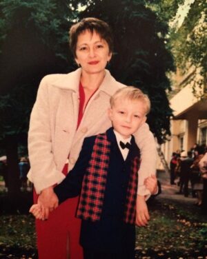 Egor Bulatkin Instagram - У меня не было своего выпускного, а теперь есть! Песня ВЫПУСКНОЙ уже на всех музыкальных площадках👨‍🎓 (ссылка в сторис) жду ваши видео под трек 🔥

Поздравляю всех тех, кто выпускается в этом году. Впереди захватывающая и уникальная жизнь. Все только начинается! Верьте в себя и свои силы. Ваши мечты - реальны. Всё получится! Я в вас верю❤️