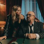 Egor Bulatkin Instagram - Тебя я не вернул, лишь день, когда мы встретились. Я календарь перевернул и там снова 3-е…🗓 p.s. Наш трек 3-е сентября на 1м месте на ВСЕХ площадках! 🔥 Спасибо. Слушайте везде и смотрите наш фильм. Самой крутой осени родные 🍁🍂🤎 Ул. 3-го Сентября