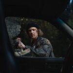 Egor Bulatkin Instagram - Тебя я не вернул, лишь день, когда мы встретились. Я календарь перевернул и там снова 3-е…🗓 p.s. Наш трек 3-е сентября на 1м месте на ВСЕХ площадках! 🔥 Спасибо. Слушайте везде и смотрите наш фильм. Самой крутой осени родные 🍁🍂🤎 Ул. 3-го Сентября
