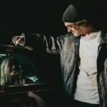 Egor Bulatkin Instagram - Тебя я не вернул, лишь день, когда мы встретились. Я календарь перевернул и там снова 3-е…🗓 p.s. Наш трек 3-е сентября на 1м месте на ВСЕХ площадках! 🔥 Спасибо. Слушайте везде и смотрите наш фильм. Самой крутой осени родные 🍁🍂🤎 Ул. 3-го Сентября