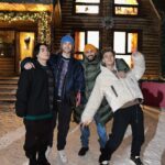 Egor Bulatkin Instagram - В этот Новый Год всем нам повезёт🤞🏼Наша «НОВОГОДНЯЯ ПЕСНЯ» уже на всех музыкальных площадках! Слушайте и улыбайтесь. С наступающим, родные🎄 Завтра не пропустите клип на YouTube, который уверен, что подарит вам отличное настроение 😂