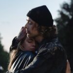 Egor Bulatkin Instagram - Тебя я не вернул, лишь день, когда мы встретились. Я календарь перевернул и там снова 3-е…🗓 p.s. Наш трек 3-е сентября на 1м месте на ВСЕХ площадках! 🔥 Спасибо. Слушайте везде и смотрите наш фильм. Самой крутой осени родные 🍁🍂🤎 Ул. 3-го Сентября
