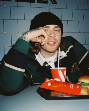 Egor Bulatkin Instagram - лицо Вкусно И . 

наш «СУПЕР БОКС» с сегодняшнего утра во всех точках по всей стране и в некоторых боксы уже закончились )) собирайте ленты, пины и всем приятного 🤤