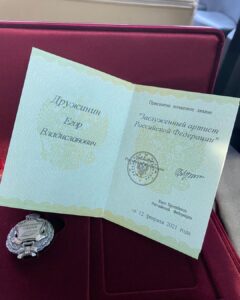 Egor Druzhinin Instagram - Хорошая компания сегодня собралась в Белом доме (не знаю есть ли инстаграм у Мишустина, поэтому не отмечаю:-))) Все получилось только благодаря Нике, ее инициативе, ее труду и ее терпению. Никуша - ты самая лучшая. Спасибо тебе, любимая! Ну и конечно огромное спасибо банде: @ipetrash , двум Ульянам, @anna_eyvazova_emshanova и всем, всем, всем, кто помогал, поддерживал и верил! Дом Правительства Российской Федерации