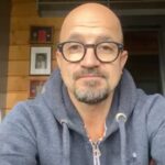 Egor Druzhinin Instagram - Друзья! Важная информация! Ничего не можем поделать, но, к сожалению, в связи с надвигающимся локдауном «Всюду жизнь!» переносится с 29-го октября на 27-е! Билеты заканчиваются очень быстро, но их всё ещё можно купить на KEDPROD.RU (ссылка в био и в сторис). Приходите, а мы обещаем поднять вам настроение! Сейчас как никогда нужно, правда? До встречи в зале ❤️