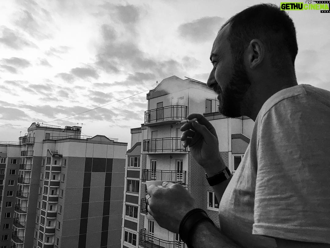 Egor Klinaev Instagram - #утро #добрым #бывает #егорка #утром #проверяет #облака #и #дальше #по #накатанной #в #мир