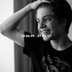 Egor Klinaev Instagram - Друзья, 
У нас случилось горе: погиб Егор. https://m.lenta.ru/news/2017/09/27/klinaev/

Это большое потрясение и  утрата для всех нас, мы скорбим вместе со всеми, кто знал и любил его. 
Сейчас мы с вашей помощью хотели бы поддержать и помочь его близким в этот невероятно сложный момент.

Если у вас есть желание и возможность внести свой вклад, ниже вы найдете реквизиты и номер карты: 4276380067388046 NATALIA KLINAEVA (Мама Егора)