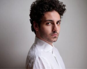 Ehren Kassam Instagram - A headshot right in the head 

📸 @timleyes thank you sir 🤝
