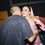 Ekaterina Adushkina Instagram - Это - пост любви и благодарности к тем самым 130и людям, которые сделали этот день незабываемым!💌 Очень часто, когда говорят «Катя Адушкина» представляют меня одну. Но это не так. Я - часть огромной команды, которая стоит за моими плечами и поддерживает меня. Именно поэтому это так работает! Спасибо главному человеку этой машины - @vagansaroyan за режиссуру шоу, свежий взгляд на меня, как на артиста, любовь и меховую сцену. Спасибо моему главному двигателю и по совместительству моей маме @daryatol за организацию такого мощного проекта после длительного перерыва, за бесстрашие, за вселение в меня бешеной решимости! Без твоего «да, делаем», я бы не смогла на это решится! Спасибо моему педагогу по вокалу @marshania_official . Никогда в жизни я не получала такое огромное количеству комплиментов просто моему голосу. Никогда я не чувствовала такое спокойствие, расслабленность и уверенность в своем вокале, как это было вчера. Вокализ в конце трека «больно» - это тоже все благодаря Ане! Спасибо музыкальному продюсеру шоу и моему хорошему другу @chebanov . За наставления, абсолютно новое звучание всей программы, колоссальную поддержку и веру в меня! Спасибо @tomazinka за фееричные костюмы и бессонные ночи! Спасибо главному хореографу шоу @annasoul_ , которая не спала и поставила абсолютно новую программу за 3 недели! Ну и конечно, спасибо моим главным звездам - артистам, которые были на сцене все шоу. Это музыканты: Барабаны - @kit_karasev Гитара - @alex_fuzmaker И моя обновленная команда танцоров AKcrew! Где каждый отдельная личность и большой артист. Вы мои пепсикольные любови💔 Мои мальчики: @rentraxa @georgechichua @daurbekovjj @boykoant Мои девочки: @shoko_di @masha__leonova @kolomaevaarina @maryelasss @olgatrushkina_ Спасибо за невероятной красоты торт @altufevo_tort @ramazankhametov Спасибо моим @didenokteam @didenok за реализацию самых невозможных моих хотелок) За финальный белый костюм в стразах спасибо моим @bizibi.brand Вы - моё всё! Ценю и дорожу каждым!