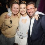 Ekaterina Adushkina Instagram - Это - пост любви и благодарности к тем самым 130и людям, которые сделали этот день незабываемым!💌 Очень часто, когда говорят «Катя Адушкина» представляют меня одну. Но это не так. Я - часть огромной команды, которая стоит за моими плечами и поддерживает меня. Именно поэтому это так работает! Спасибо главному человеку этой машины - @vagansaroyan за режиссуру шоу, свежий взгляд на меня, как на артиста, любовь и меховую сцену. Спасибо моему главному двигателю и по совместительству моей маме @daryatol за организацию такого мощного проекта после длительного перерыва, за бесстрашие, за вселение в меня бешеной решимости! Без твоего «да, делаем», я бы не смогла на это решится! Спасибо моему педагогу по вокалу @marshania_official . Никогда в жизни я не получала такое огромное количеству комплиментов просто моему голосу. Никогда я не чувствовала такое спокойствие, расслабленность и уверенность в своем вокале, как это было вчера. Вокализ в конце трека «больно» - это тоже все благодаря Ане! Спасибо музыкальному продюсеру шоу и моему хорошему другу @chebanov . За наставления, абсолютно новое звучание всей программы, колоссальную поддержку и веру в меня! Спасибо @tomazinka за фееричные костюмы и бессонные ночи! Спасибо главному хореографу шоу @annasoul_ , которая не спала и поставила абсолютно новую программу за 3 недели! Ну и конечно, спасибо моим главным звездам - артистам, которые были на сцене все шоу. Это музыканты: Барабаны - @kit_karasev Гитара - @alex_fuzmaker И моя обновленная команда танцоров AKcrew! Где каждый отдельная личность и большой артист. Вы мои пепсикольные любови💔 Мои мальчики: @rentraxa @georgechichua @daurbekovjj @boykoant Мои девочки: @shoko_di @masha__leonova @kolomaevaarina @maryelasss @olgatrushkina_ Спасибо за невероятной красоты торт @altufevo_tort @ramazankhametov Спасибо моим @didenokteam @didenok за реализацию самых невозможных моих хотелок) За финальный белый костюм в стразах спасибо моим @bizibi.brand Вы - моё всё! Ценю и дорожу каждым!