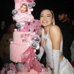 Ekaterina Adushkina Instagram - Это - пост любви и благодарности к тем самым 130и людям, которые сделали этот день незабываемым!💌 Очень часто, когда говорят «Катя Адушкина» представляют меня одну. Но это не так. Я - часть огромной команды, которая стоит за моими плечами и поддерживает меня. Именно поэтому это так работает! Спасибо главному человеку этой машины - @vagansaroyan за режиссуру шоу, свежий взгляд на меня, как на артиста, любовь и меховую сцену. Спасибо моему главному двигателю и по совместительству моей маме @daryatol за организацию такого мощного проекта после длительного перерыва, за бесстрашие, за вселение в меня бешеной решимости! Без твоего «да, делаем», я бы не смогла на это решится! Спасибо моему педагогу по вокалу @marshania_official . Никогда в жизни я не получала такое огромное количеству комплиментов просто моему голосу. Никогда я не чувствовала такое спокойствие, расслабленность и уверенность в своем вокале, как это было вчера. Вокализ в конце трека «больно» - это тоже все благодаря Ане! Спасибо музыкальному продюсеру шоу и моему хорошему другу @chebanov . За наставления, абсолютно новое звучание всей программы, колоссальную поддержку и веру в меня! Спасибо @tomazinka за фееричные костюмы и бессонные ночи! Спасибо главному хореографу шоу @annasoul_ , которая не спала и поставила абсолютно новую программу за 3 недели! Ну и конечно, спасибо моим главным звездам - артистам, которые были на сцене все шоу. Это музыканты: Барабаны - @kit_karasev Гитара - @alex_fuzmaker И моя обновленная команда танцоров AKcrew! Где каждый отдельная личность и большой артист. Вы мои пепсикольные любови💔 Мои мальчики: @rentraxa @georgechichua @daurbekovjj @boykoant Мои девочки: @shoko_di @masha__leonova @kolomaevaarina @maryelasss @olgatrushkina_ Спасибо за невероятной красоты торт @altufevo_tort @ramazankhametov Спасибо моим @didenokteam @didenok за реализацию самых невозможных моих хотелок) За финальный белый костюм в стразах спасибо моим @bizibi.brand Вы - моё всё! Ценю и дорожу каждым!