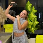 Ekaterina Adushkina Instagram - A Little Party Never Killed Nobody! 💚🪩 Самое лучшее во всех вечеринках для меня - это сборы! Они всегда особенно приятны, когда под рукой есть все самые любимые продукты✨ Интернет-магазин Золотое Яблоко отмечает в этом году уже целых 5 лет! И в честь этого события в магазинах огромное количество брендов со скидками до 60% до 22 октября. Делюсь с вами прекрасными промокодами на покупки: ЕЩЕ10: -10% от 4 000 руб ЕЩЕ20:-20% от 10 000 руб �* количество подарков ограничено �* промокоды не суммируются со скидками более 40% С праздником, дорогие @goldapple !💚 Erid: 2Vtzqvzs5xG Реклама. ООО Ритейл Консалтинг Компани. ИНН 6671388907