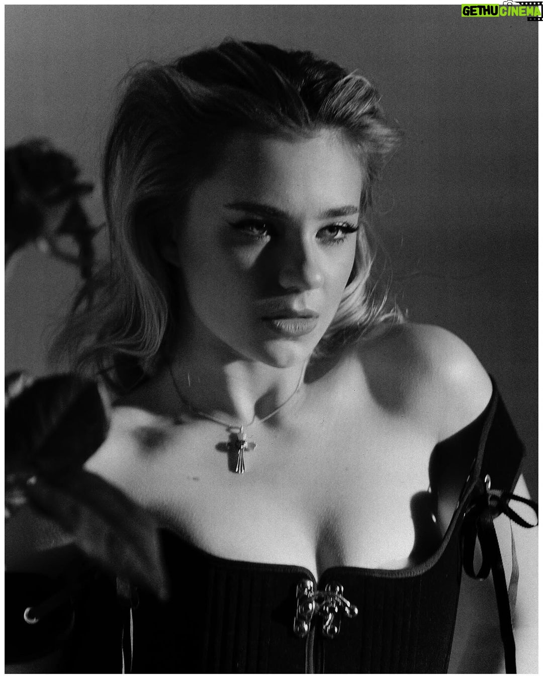 Ekaterina Adushkina - 108.6K Likes - 20 - new era of me💔🌹
Ph: @dimaermuzevich
Style: @tomazinka
Make up: @gross.style_patriki
Prod: @didenokteam