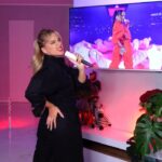 Ekaterina Adushkina Instagram - Это я в 5 лет собрала всех своих домашних и делаю вид, что даю концерт: