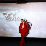 Ekaterina Adushkina Instagram - Дайджест второй половины моего 2022: Июль. Много красивых нарядов, разбор гардероба со стилистом. Много общения с новыми людьми, тусовки и флирт. Гроза, ливень, ночь слез. Разрешаю себе чувствовать. Принимаем решение с Сережей попробовать заново. Подготовка к концерту. Путешествие в Париж. Концерт Леди Гаги. Вдохновение. Август. Экстренная съемка и запуск первого потока моего танцевального курса. Сумбур. Ламповый концерт в Москве. Уезжаю в Карелию в неизвестность - на съемки ТВ проекта Вызов. Длинные съёмочные смены, ежедневные испытания, конкуренция. Нахожу новых друзей. Дохожу до финала, но проигрываю. Не успеваю проживать эмоции. Сентябрь. Психика сдает позиции, вымотана после шоу. Из-за этого начинаются проблемы в личной жизни. Премьера фильма со мной. Стригу челку, новый виток энергии! Улетаю откисать на Мальдивы. Лучший отпуск, меня никто не трогает, я наполняюсь! В Москве плохие новости, страх, ужас. Октябрь. Мой месяц! Находим и переезжаем вместе в квартиру мечты! Новоселье с друзьями! Запись трека «паранойя». Начинается моя вторая жизнь - сьемки проекта «Маска.Танцы». Каждую неделю новый танец, сьемки эфира и выход серии. Всё получается, меня хвалят жюри, я в восторге! Параллельно выходит премьера «Вызова». Свое 19и летие праздную на прогоне Маски. Держу всё в секрете. Праздник, отель, подруги, танцы до упаду! Ноябрь. Сдаю теорию в ГАИ с первого раза за 3 минуты, практику проваливаю. Много рекламы, тусовок и дней рождения друзей. Еженедельные сьемки Маски. Чувствую, что я на своем месте. Запуск второго потока танцевального курса. Неудовлетворение. Я впервые в жизни провожу свой танцевальный мк, приходит более 100 человек! Я счастлива! Декабрь. Выход трека «Паранойя». Новогодние сьемки, концерты, реклама. Но меня не волнует ничего кроме финала Маски. Думаю только об этом. Встреча ММ в Стамбуле. Получаю права, ура! Ложусь с болезнью, тело не вывозит. Момент Х. Выигрываю Маску, я в шоке, мои старания окупились, меня заметили! Не помню, когда в последний раз в жизни ощущала нечто подобное! Гордость! Ph : @ph.hdasha Muah : @sabi_muah Style : @tchiruhina