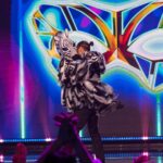 Ekaterina Adushkina Instagram - Я - ЗЕБРА! И Я ВЫИГРАЛА МАСКУ ТАНЦЫ!🦓❤️🔥 Первая девушка-победительница за всю историю проекта Маска! Наконец-то я могу рассказать вам о том, чем я жила все последние 3 месяца своей жизни! С октября я участвую в проекте по названием «Маска. танцы». За это время данное шоу стало для меня маленькой отдельной жизнью со своими радостями, интригами, победами и проигрышами. Это шоу дало мне ощущения того, что я 100% нахожусь на своем месте, в своем аквариуме, в своей стихии - в танцах. В какой то момент, когда я в очередной раз ехала на съёмку эфира на Мосфильм я просто остановилась и почувствовала такое искреннее ощущения счастья и предвкушения, как вот перед Новым годом или днем рождения в детстве, это то что я не чувствовала так давно. Спасибо! Душный костюм, маска, в которой невозможно дышать и видеть, 13 сложнейших номеров, трюки, поддержки, работа с реквизитом, температура 39, болезнь. Ничего из этого не помешало мне дойти до финала и забрать эту заветную статуэтку. Я счастлива! Спасибо огромное @tv_ctc @weitmedia @yulia_sumacheva @klavacoca @egordruzhininofficial @gorban_masha @trodriguezzz @ssvetlakov @agni_kino за возможность проявить себя!🥹❤️🫰🏻