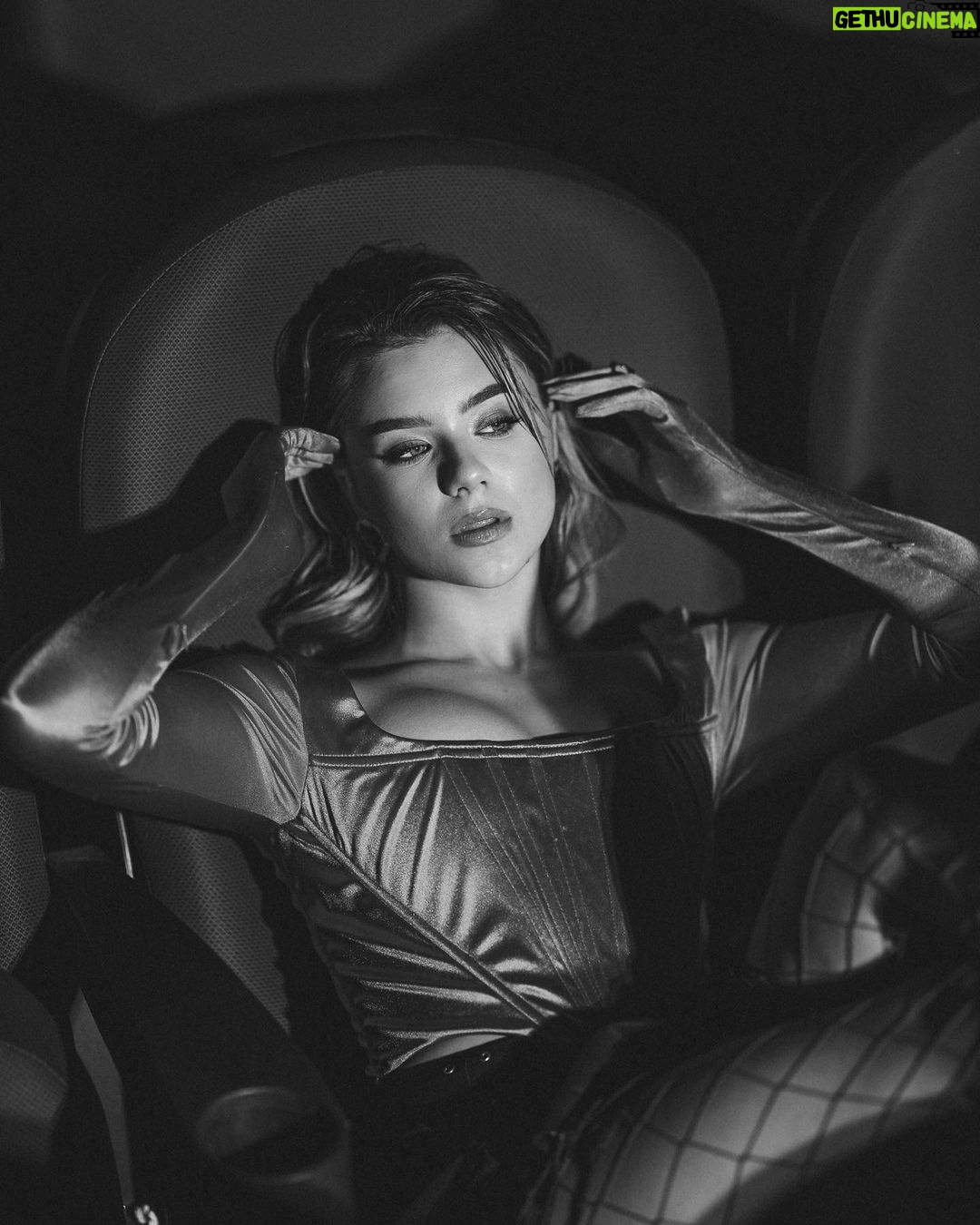 Ekaterina Adushkina - 116.8K Likes - Пока лежала дома и болела, вспомнила, что тут Катюшка секси кошка забегала и просила передать вам эти фотокарточки!💔🐈⬛
Главный киноман по версии «Бабских историй»🤣
Ph : @ph.hdasha
Muah : @sabi_muah
Style : @tchiruhina