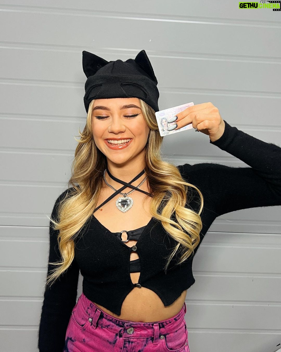 Ekaterina Adushkina - 135.3K Likes - Я СДАЛА НА ПРАВА!✅🚘
Спустя полгода обучения, мучений, попыток, стараний, стресса, слез и ожидания в зале ГАИ, я наконец-то получила эту заветную карточку!😭🥹
Чувствую, что поднимаюсь на новую ступень этой взрослой жизни и советую всем осторожно передвигаться на дорогах)))
P.s. Просто зацените эту идеальную фотку в правах!