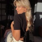 Ekaterina Adushkina Instagram - Новая чёлочная жизнь💇🏼‍♀️✂️ Вчера состоялся закрытый предпоказ первой серии нашего ТВ шоу «ВЫЗОВ», в котором я снималась весь август! Смотрела первую серию с особым трепетом и мурашками! Как будто заново перенеслась в Карелию и оказалась привязанной к стене (вы все сами скоро узнаете😅) Все воспоминания в моей голове выглядят, как сон, но когда смотришь это на экране, понимаешь, что ТЫ РЕАЛЬНО ЭТО ВСЕ ПЕРЕЖИЛА! Приятного всем просмотра уже в эту субботу в 14:00 на канале ТНТ!🤭🔥