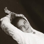 Ekaterina Adushkina Instagram - Провела фотосет в свой крайний вечер на Бали, очень уж хотелось запечатлеть этот взгляд и свое состояние! И кажется… получилось! Никакого макияжа, сумасшедшей задумки, яркого образа и желания удивить, просто я… и океан!🪽 Второй год подряд этот остров дарит мне новое знакомство с собой, строчки для песен, важных людей и эти глаза! А что вы в них видите? Что считываете в моем состоянии? Делитесь в комментариях👇🏻 Спасибо, Бали, всё поняла, взяла в работу🙏🏻 Спасибо за красивый взгляд на меня @nata.zz 🤍 Bali, Indonesia