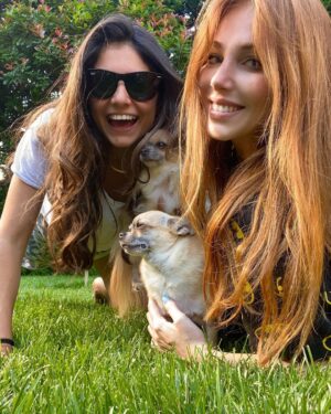 Elçin Sangu Instagram - Hayat sevince güzel be🌸🍀