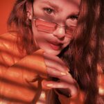Elçin Sangu Instagram –  Red World