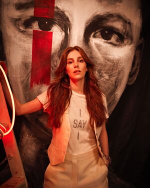 Elçin Sangu Instagram - L’officiel eylül sayısı 🤫  @gayesokmenajans  Röportaj: @baglankeskin
Moda editörü: @ceylanatinc 
Fotoğraf: @bestezeybel 
Makyaj: @hamiyetakpinar  Saç : @feritbelli
