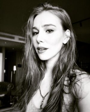 Elçin Sangu Instagram - #womanpower #istanbulsözleşmesiyaşatır 👊🏻