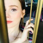 Elçin Sangu Instagram - Güneşsizlik özlemi( daha da beyaz olmak)