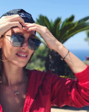 Elçin Sangu Instagram - Şapkaya zaafım var evet:)