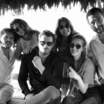 Elçin Sangu Instagram - “Hoşça kalın dostlarım benim hoşça kalın... Resimlerdeki kuşlar gibi dizilip üstüne kumsalın, mendil sallamayın bana.İstemez... Yine görüşürüz....” N.H