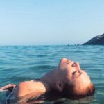 Elçin Sangu Instagram - Güneş yüzünü öperken sevdiklerin olsun yanında @cuneytakeroglu 😘